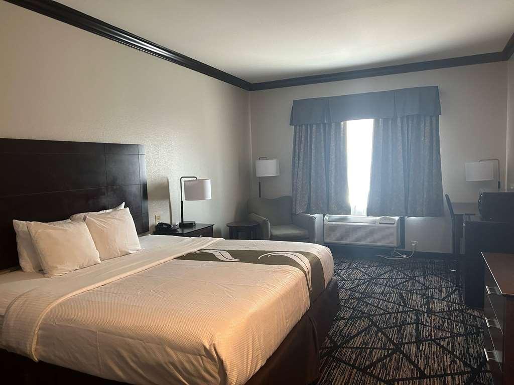 Days Inn By Wyndham Baton Rouge I-10 Room photo